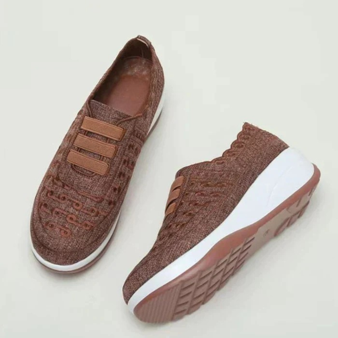 Elegáns hímzett slip-on cipő rugalmas illesztéssel