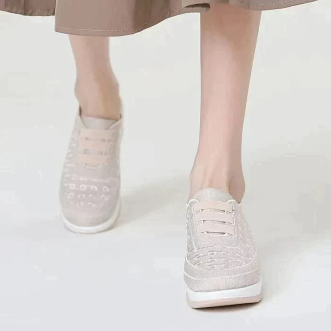 Elegáns hímzett slip-on cipő rugalmas illesztéssel