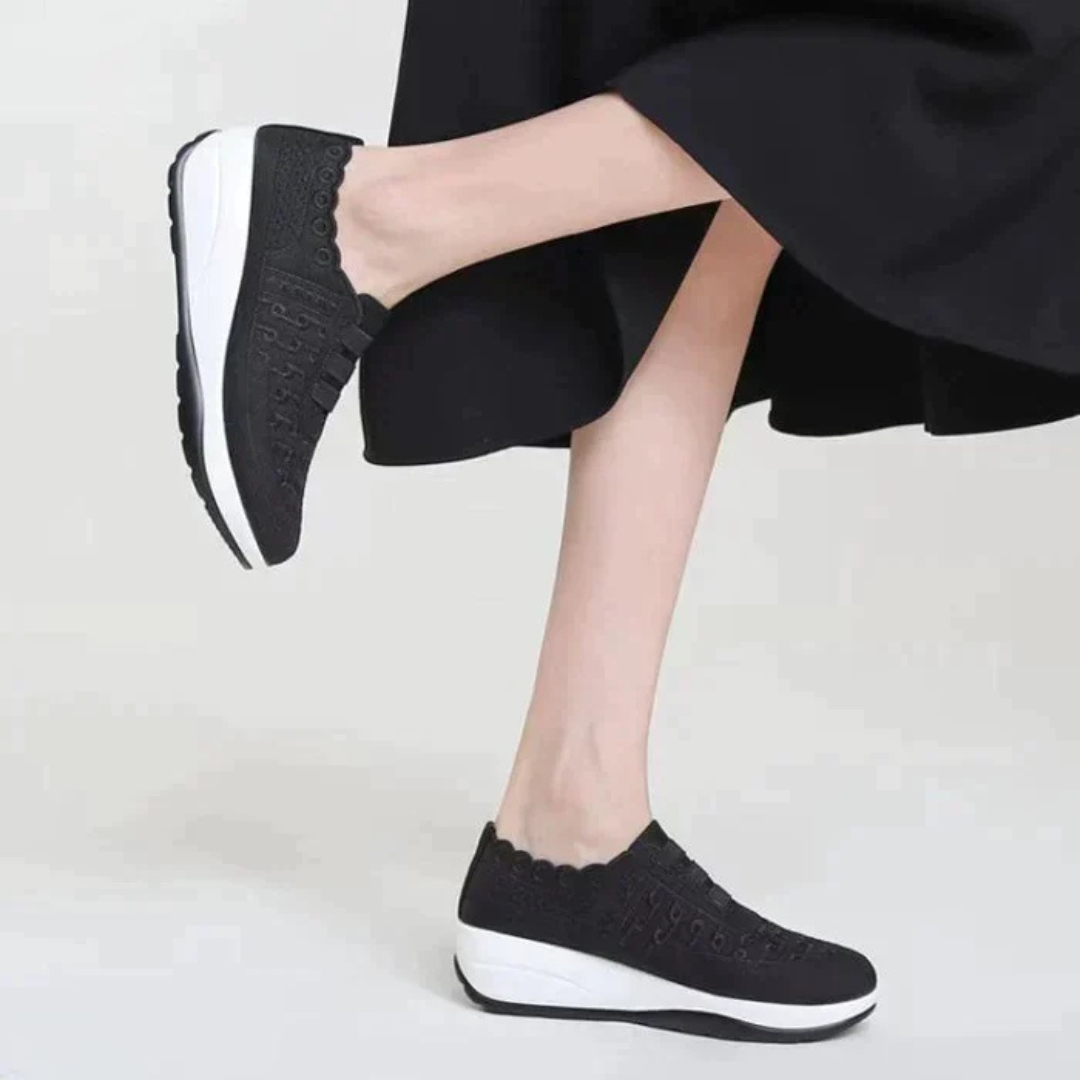 Elegáns hímzett slip-on cipő rugalmas illesztéssel