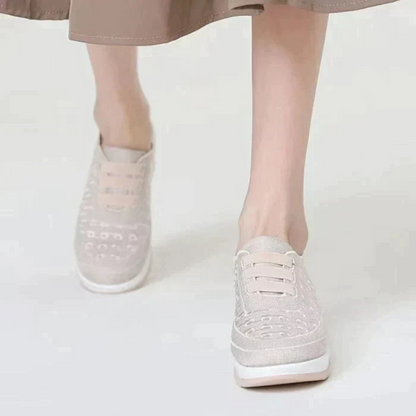 Elegáns hímzett slip-on cipő rugalmas illesztéssel